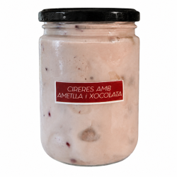 Helado Artesano de Cerezas con Almendras y Chocolate