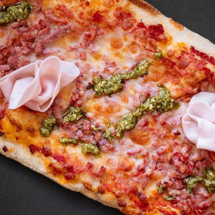 Coca de massa mare amb pesto | Can Tomàs